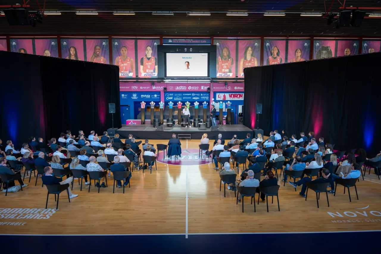 Convention Procivis : la salle et la scène pendant les prises de parole