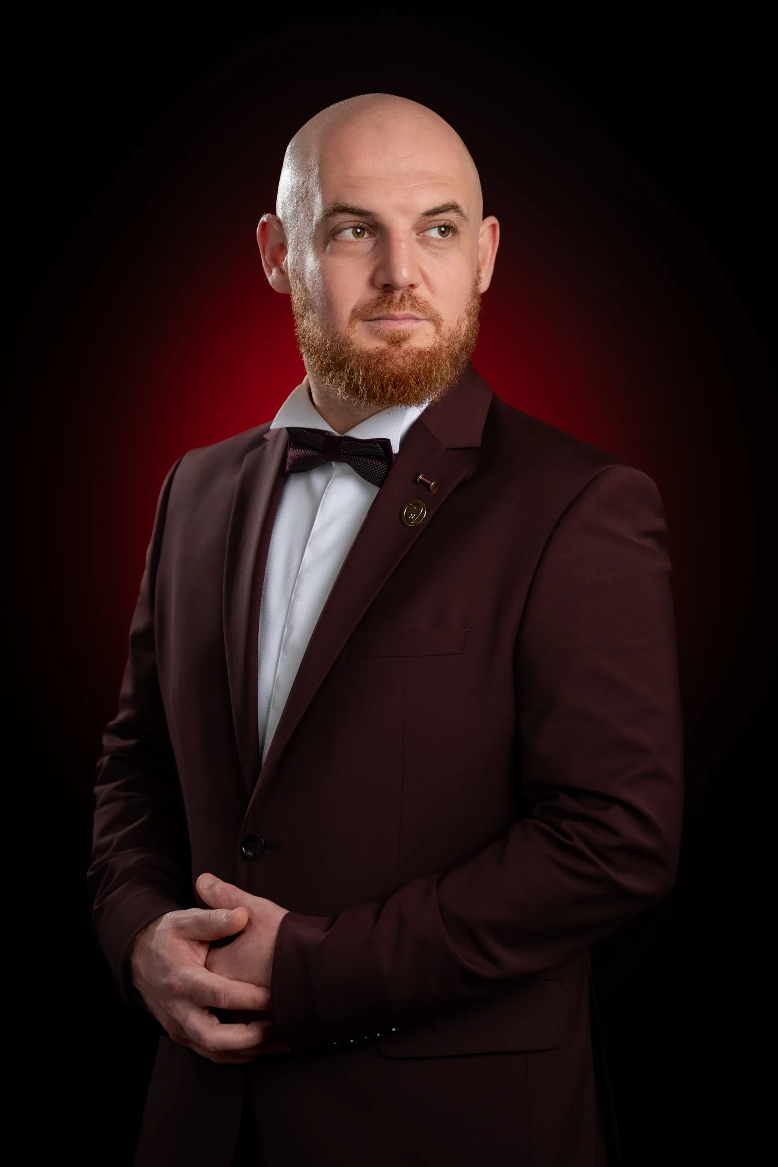 Portrait costume bordeaux